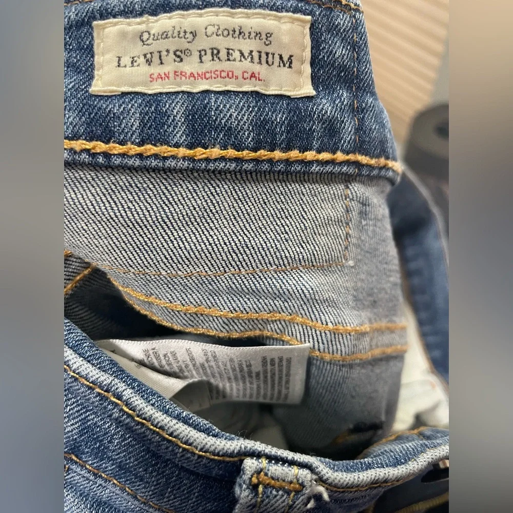 Levi's 502👖Men Premium Taper Fit Jeans with Vintage-Inspired Fading,size 31x32